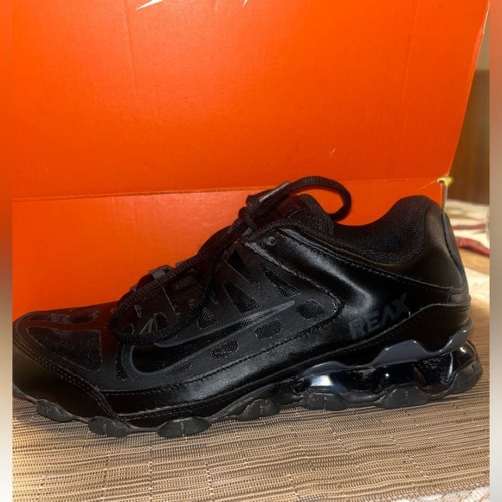 Nike Reax 8 size 9.5 used but in good condition